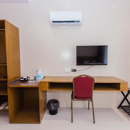 Maxi Hotel And Event Center Тагбиларан Сити Екстериор снимка