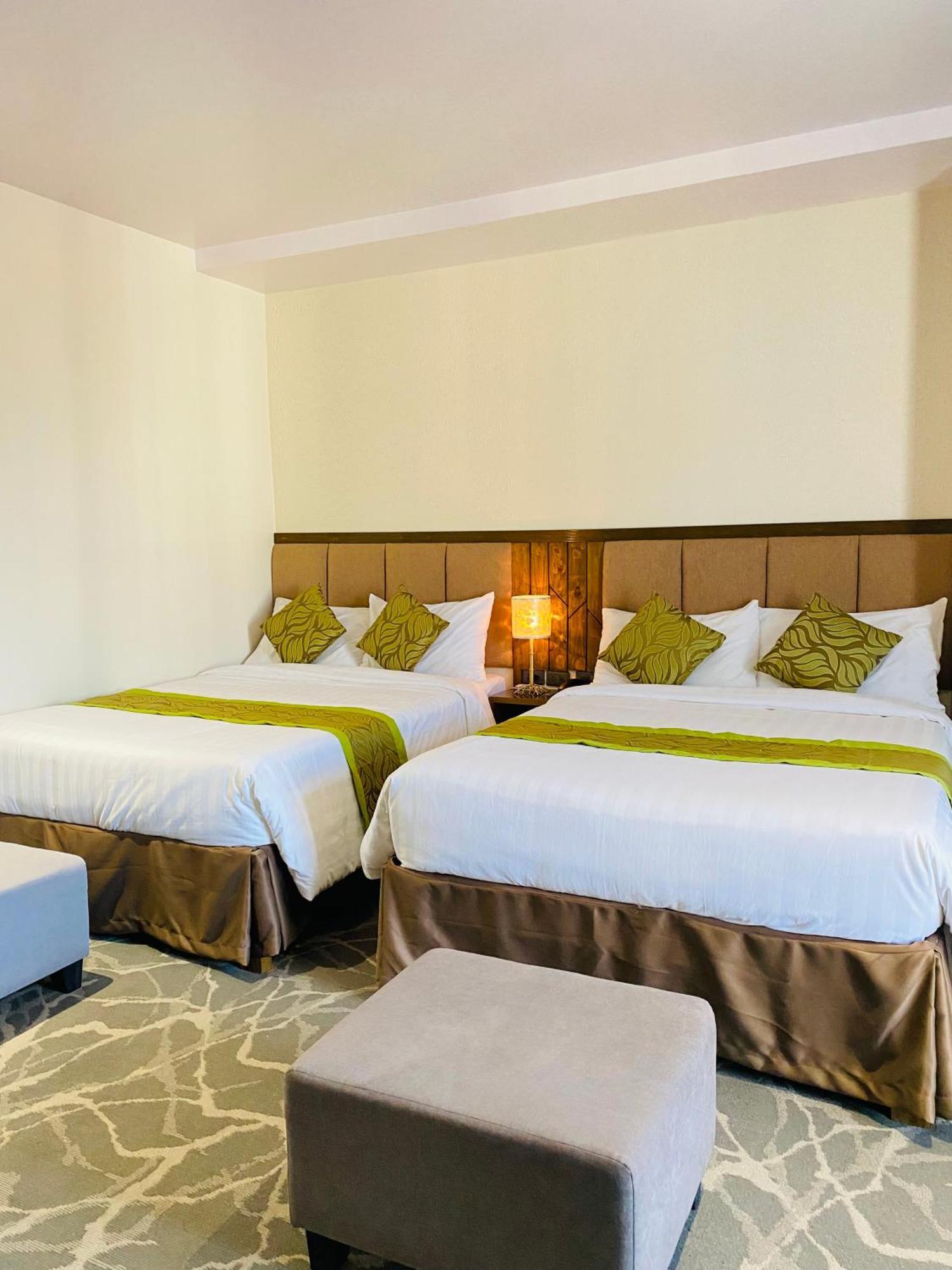 Maxi Hotel And Event Center Тагбиларан Сити Екстериор снимка