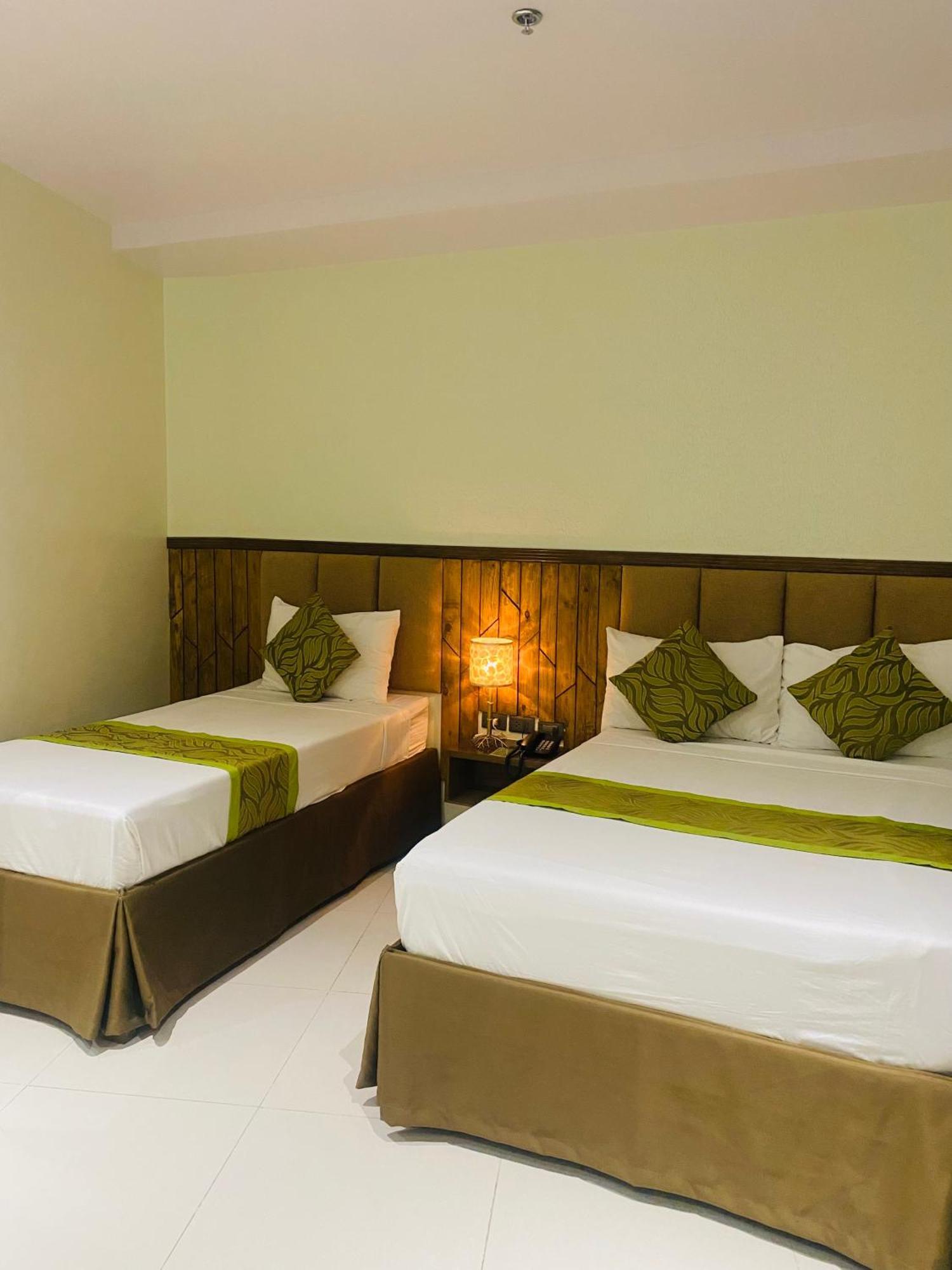 Maxi Hotel And Event Center Тагбиларан Сити Екстериор снимка