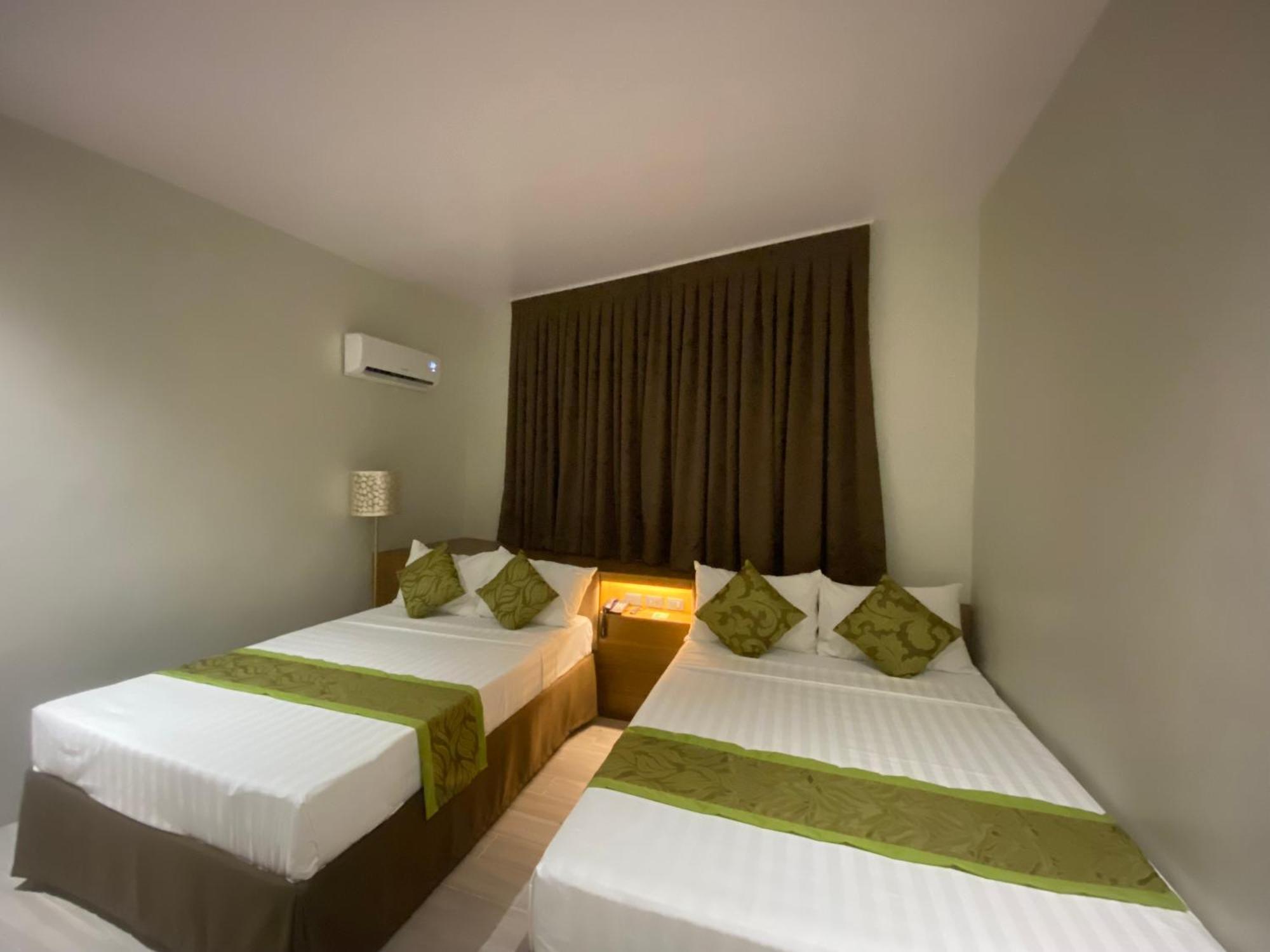 Maxi Hotel And Event Center Тагбиларан Сити Екстериор снимка