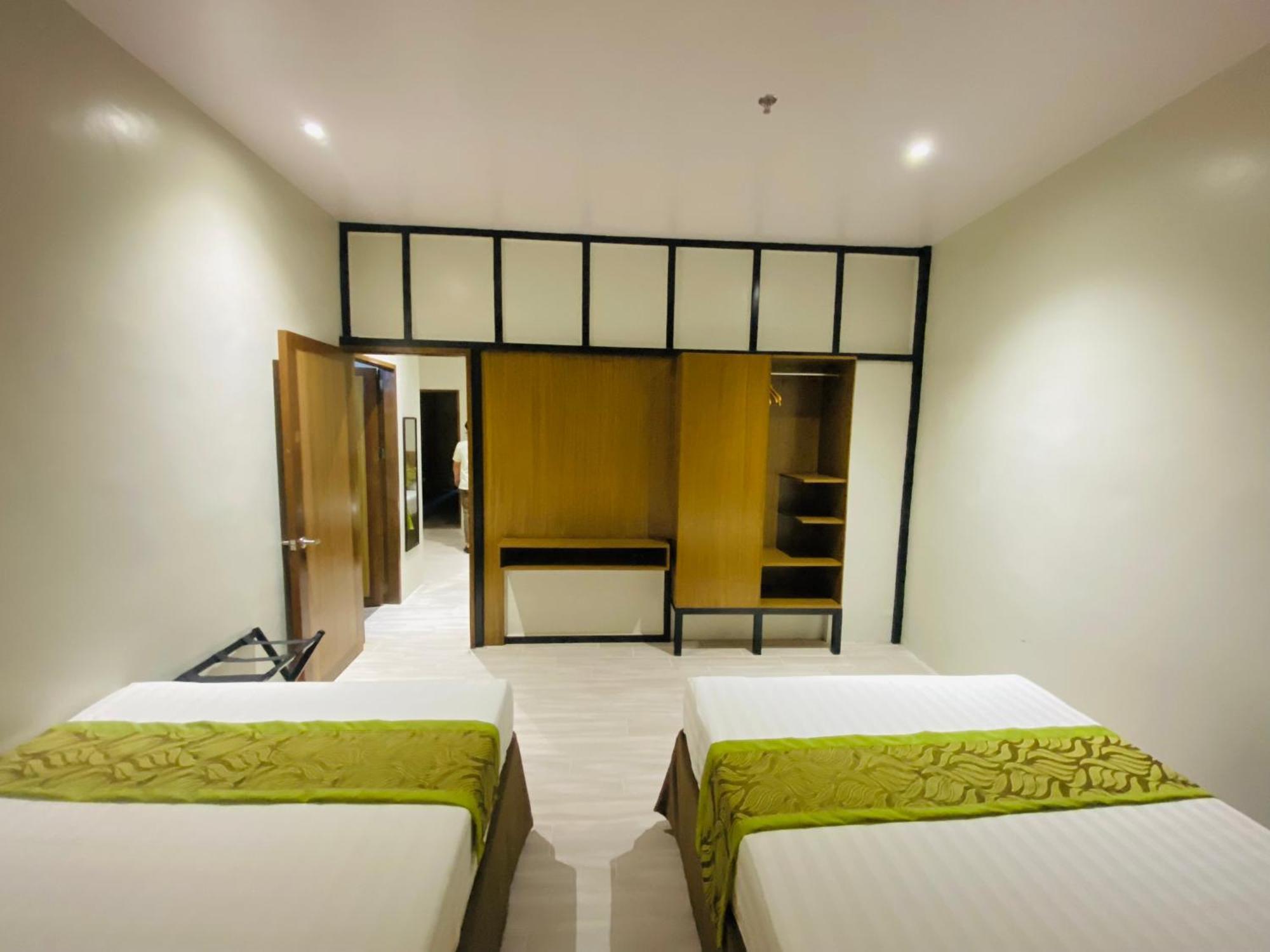 Maxi Hotel And Event Center Тагбиларан Сити Екстериор снимка