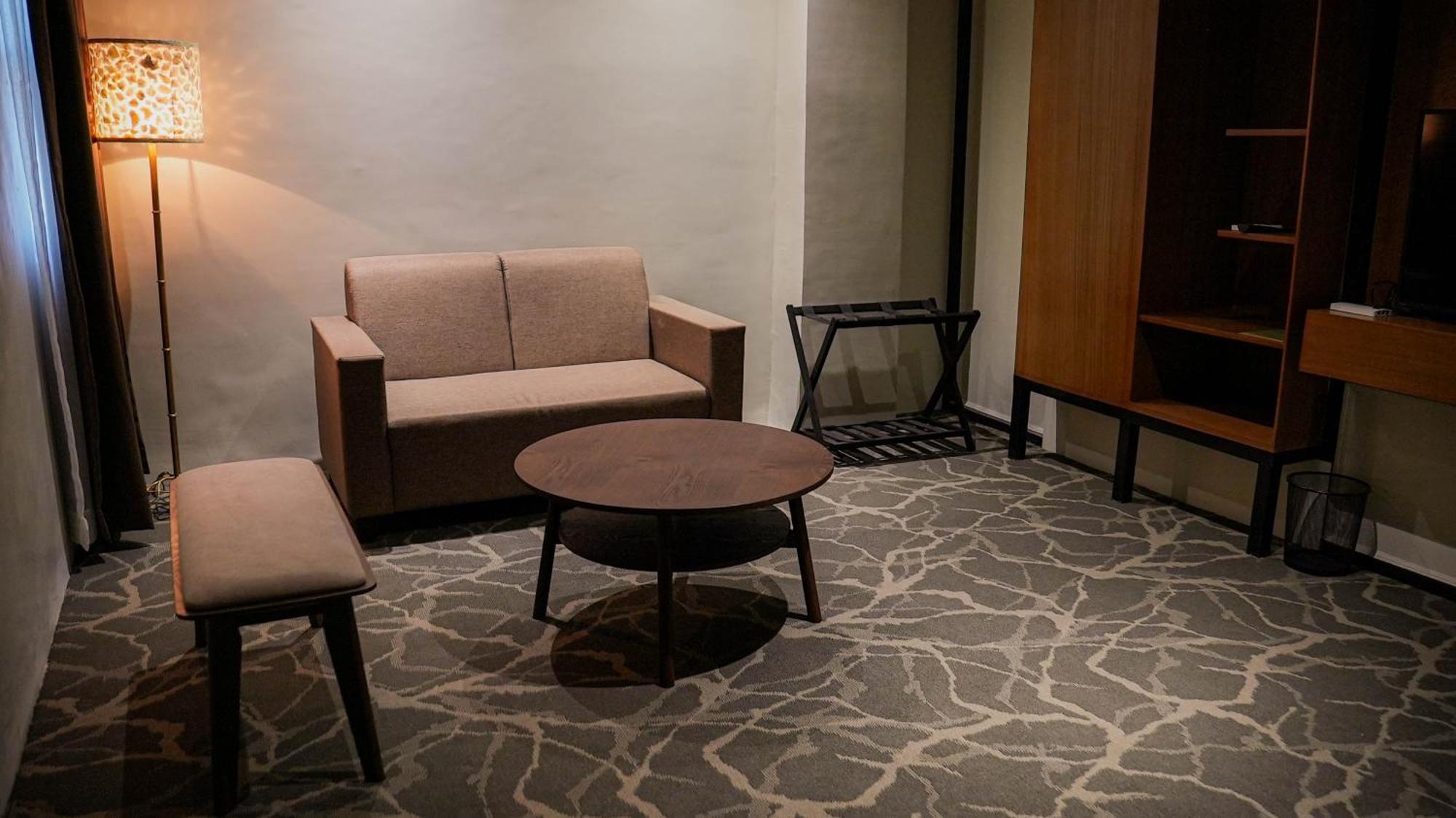 Maxi Hotel And Event Center Тагбиларан Сити Екстериор снимка