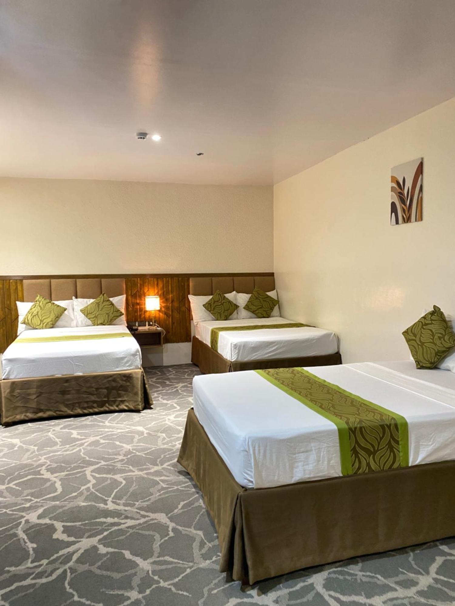 Maxi Hotel And Event Center Тагбиларан Сити Екстериор снимка
