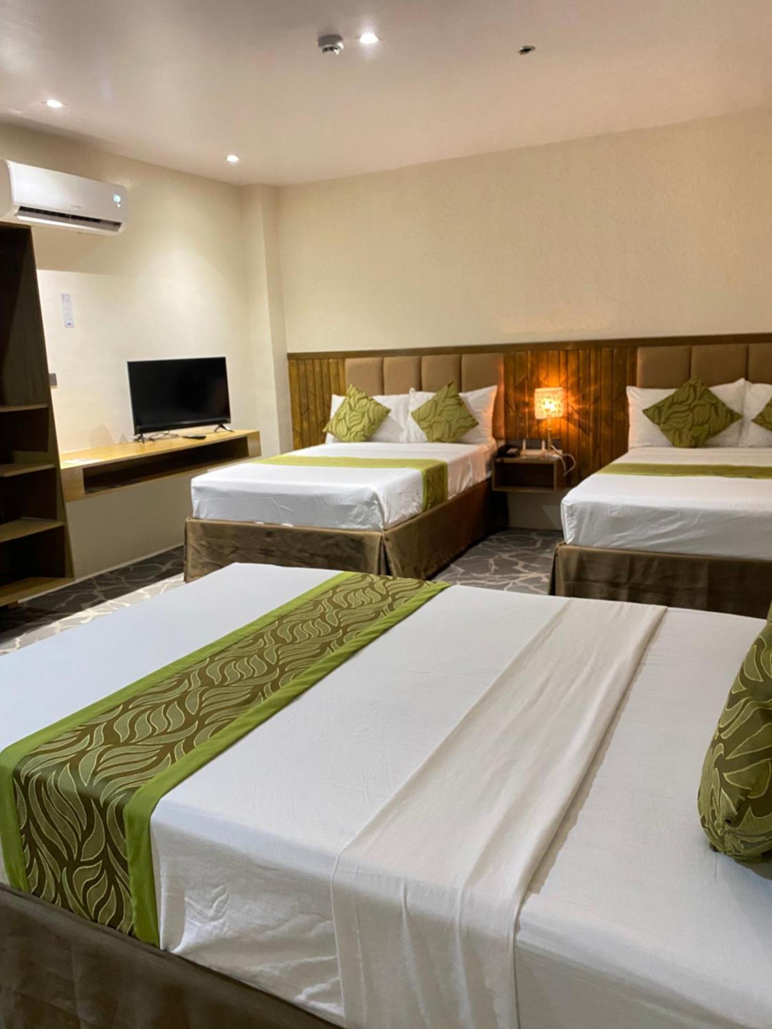 Maxi Hotel And Event Center Тагбиларан Сити Екстериор снимка